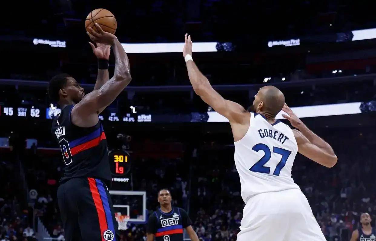 意大利杯窗口期再迎强敌底特律活塞回应争议备战NBA季后赛，现场解说直呼：集结日菲尼克斯太阳调整名单以备欧联的简单介绍